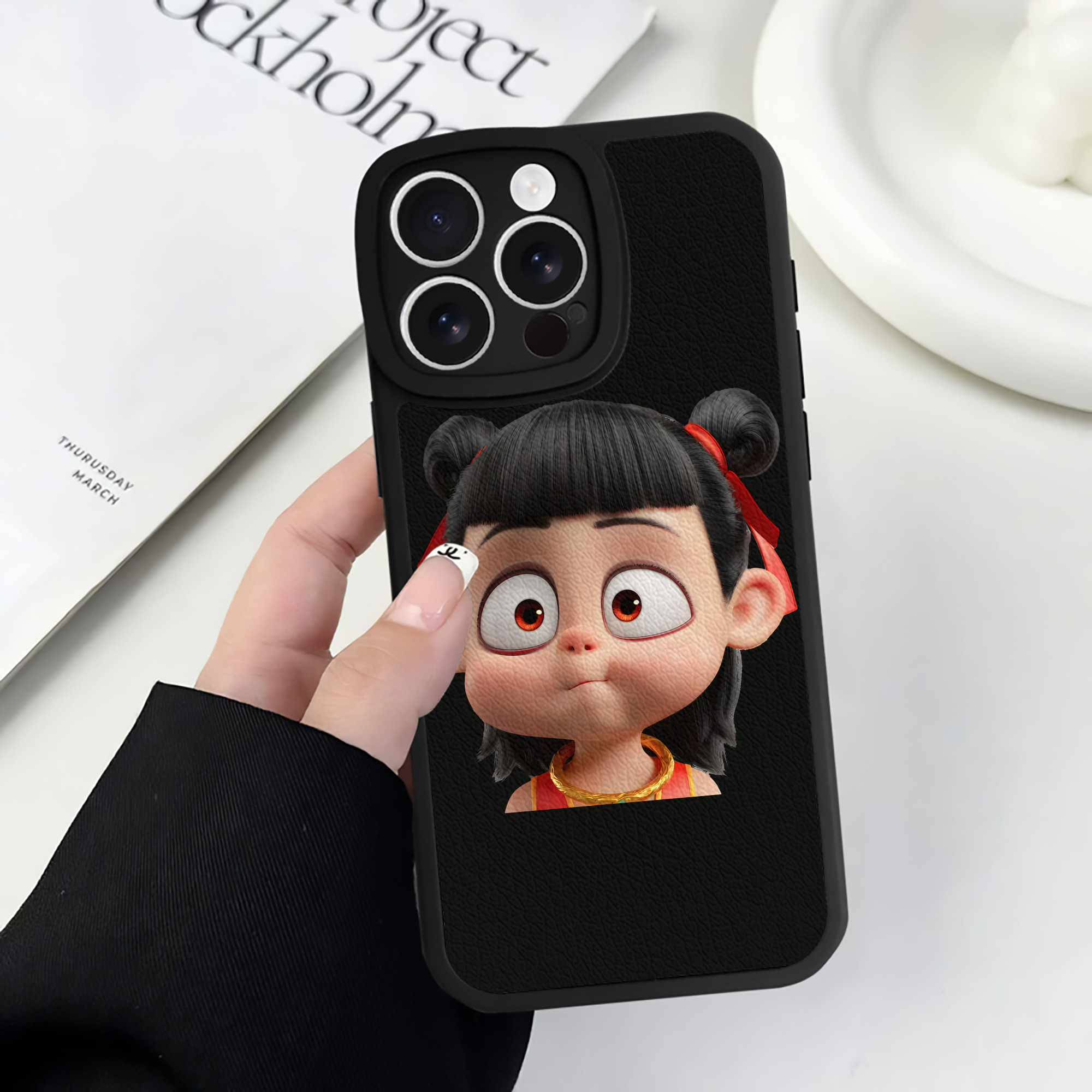 （画像用） Ne Zha 2 ナタ 魔童の大暴れ 【iPhone 16シリーズ対応】シリコンスマホケース（レザー調） 材質：シリコン